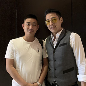 呂頌賢與經紀人李志合影 呂頌賢與經紀人李志合影